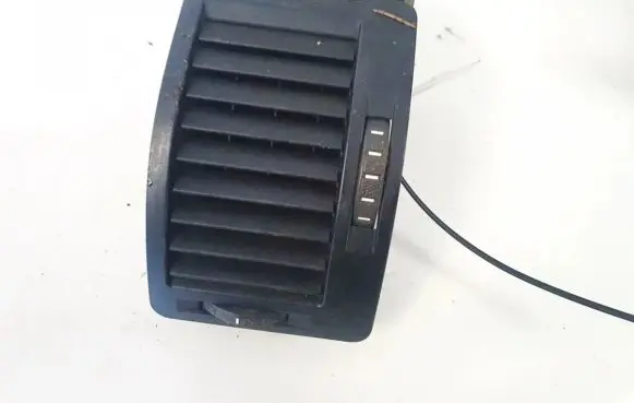 Skoda Octavia Mk2 (1Z) Dash center air vent grill 1z0819701