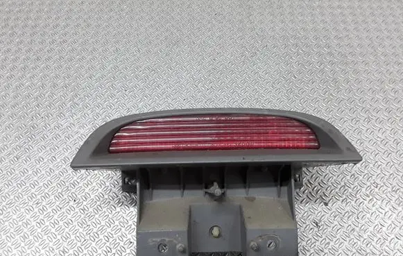 KIA Rio Third/center stoplight