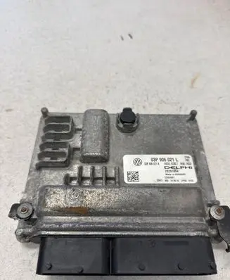 Skoda Fabia Mk2 (5J) Engine control unit/module 03P906021K 03P906021L 28281654