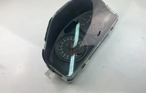 Volvo V50 Speedometer (instrument cluster) 31254776