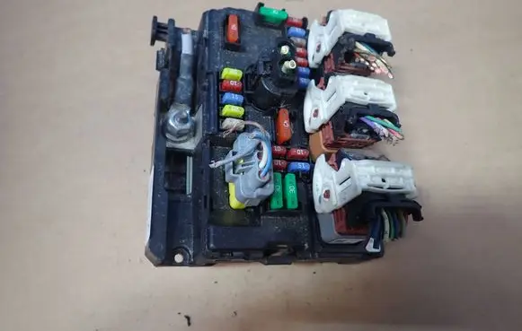 Citroen C3 Fuse module 9667199680