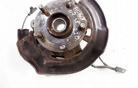 Toyota Auris 150 Front wheel hub spindle knuckle