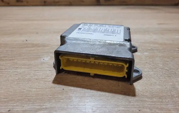 Skoda Octavia Mk2 (1Z) Airbag control unit/module 1K0909605