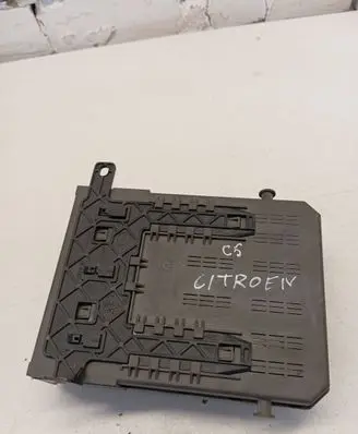 Citroen C5 Fuse module 9637466180 98162200