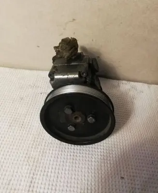 BMW 5 E60 E61 Power steering pump 678084804