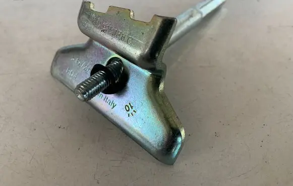 Audi Q7 4L Battery bracket 7L0915138C