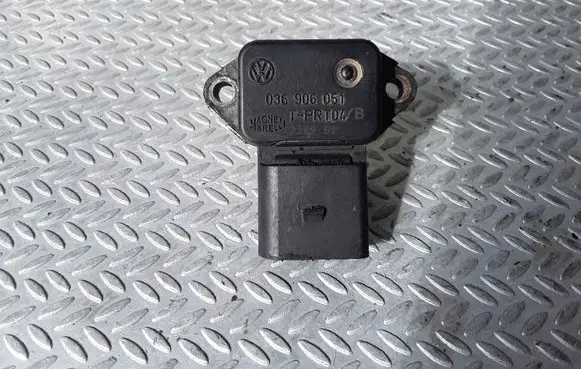 Volkswagen Golf IV Air pressure sensor 036906051