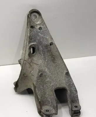 Volkswagen Transporter - Caravelle T5 Engine mounting bracket 7H0199370M 7H0199370L