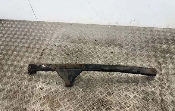 Engine mounting bracket