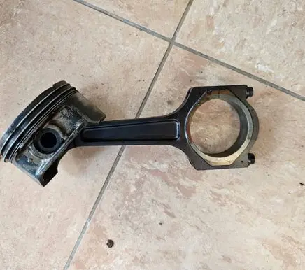 Dodge RAM 1500 DS Piston with connecting rod