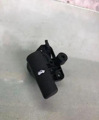Nissan Juke II F16 Engine bonnet (hood) release handle 