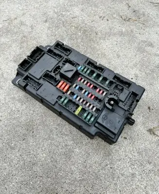Toyota Yaris Fuse box set 10681810