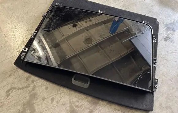 BMW 6 G32 Gran Turismo Sunroof glass 7488433