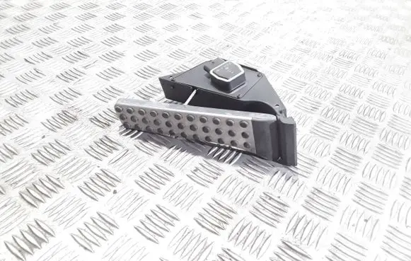 Mercedes-Benz E W212 Accelerator throttle pedal A2043000204