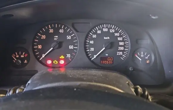 Speedometer (instrument cluster)