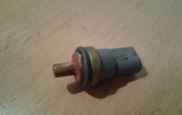 Volkswagen PASSAT B6 Coolant temperature sensor 06A919501