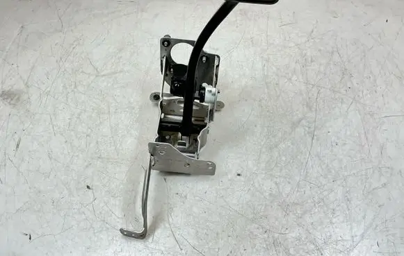 Chevrolet Corvette C8 Brake pedal 2461000000000X