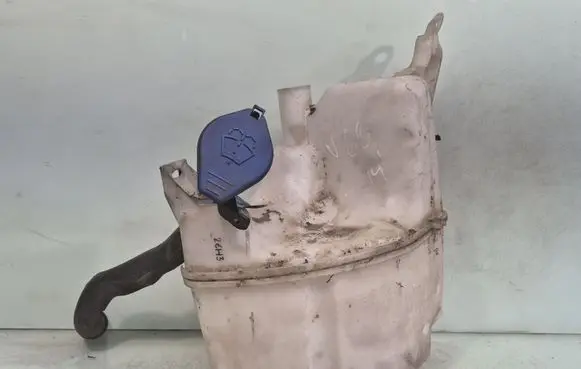 Volvo V60 Windshield washer fluid reservoir/tank 31253218