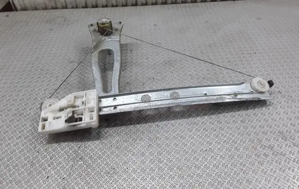 Rear door manual window regulator