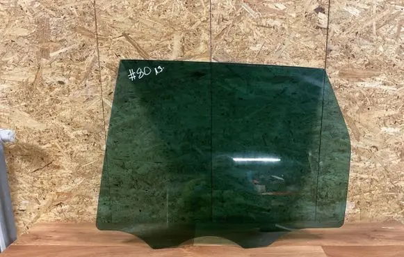 Volkswagen Touareg II Rear door window glass 43R001090