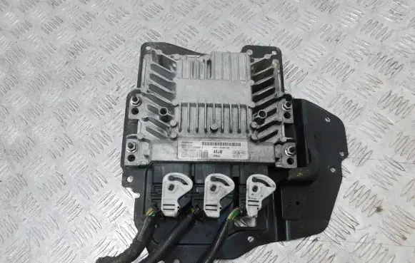Ford Fiesta Engine control unit/module 8V2112A650EB 5WS40584B