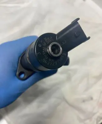 Peugeot 607 Fuel injector 9637277980