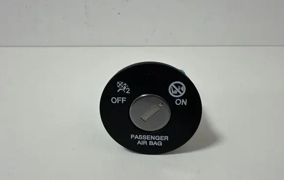 KIA Ceed Passenger airbag on/off switch 
