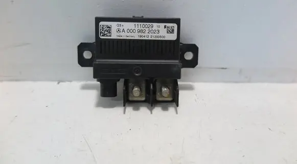 Mercedes-Benz B W246 W242 Charging relay A0009822023