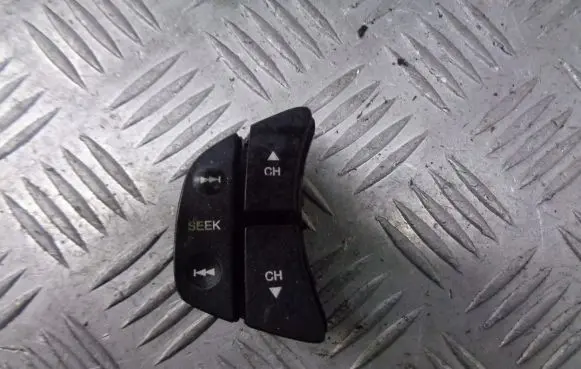 KIA Ceed Steering wheel buttons/switches 