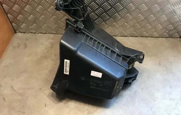 BMW Z4 E89 Air filter box 7582907