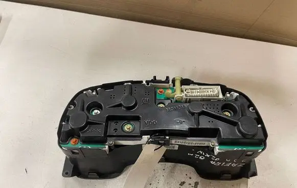Opel Zafira A Speedometer (instrument cluster) 96251063 24461761JN