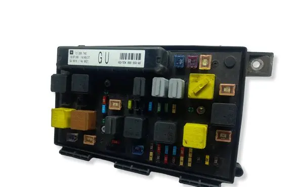 Opel Astra H Fuse module 13206748KASACJA 13206748