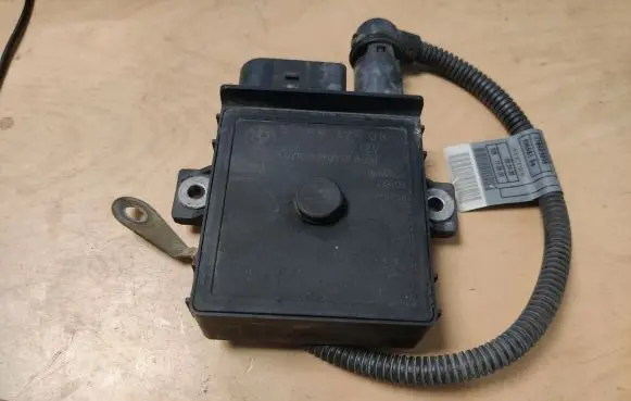 BMW X5 E53 Glow plug pre-heat relay 778832705 7788327