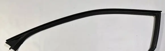 Maserati GranTurismo Front door glass trim molding 80089200