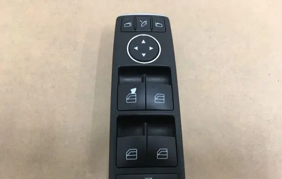 Mercedes-Benz C W204 Electric window control switch A2048703558 03139401 90112081340469