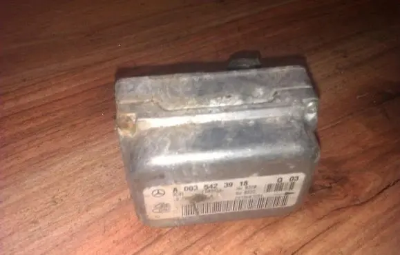 Mercedes-Benz C W203 ESP acceleration yaw rate sensor 0035423918