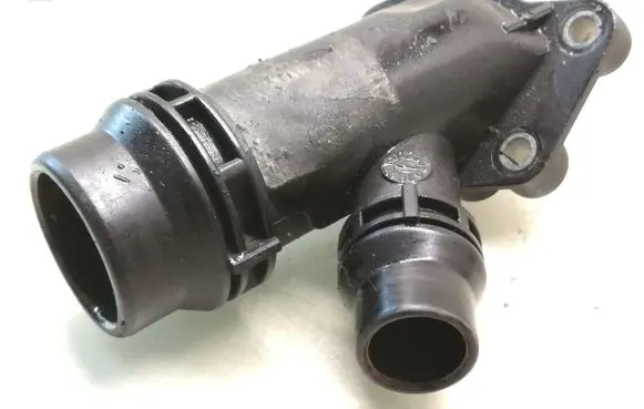 BMW 5 E39 Engine coolant pipe/hose 2247744