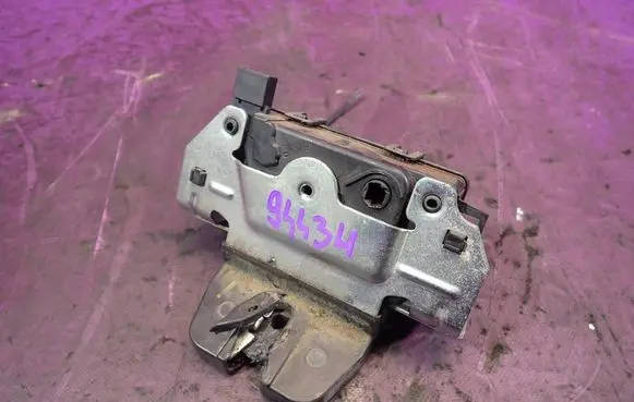 Opel Zafira B Tailgate/trunk/boot lock/catch/latch 