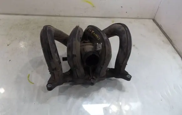 Toyota Yaris Intake manifold