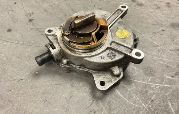 Volkswagen Eos Vacuum pump 06D145100 AXX