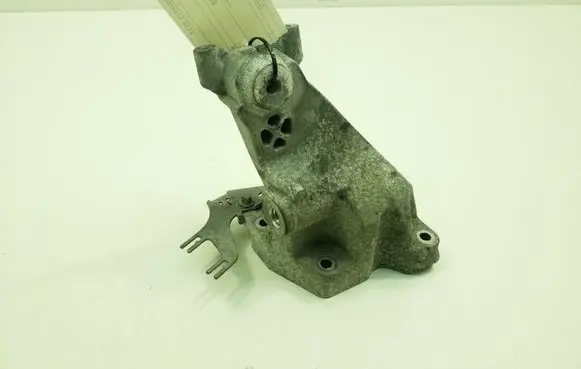 Mercedes-Benz S W222 Engine mounting bracket A6422235704