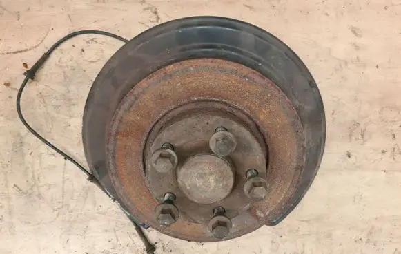 Rear wheel hub