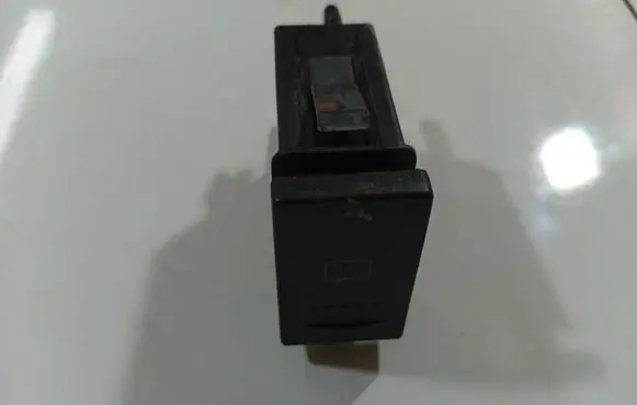 Volkswagen PASSAT B5 Windscreen/window heater switch 3B0959621C