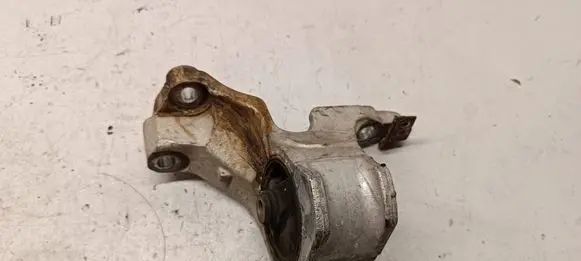 Honda Accord Engine mount bracket 