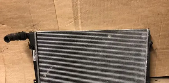 Volkswagen Touran I Coolant radiator 3C0121253