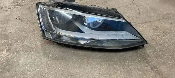 Volkswagen Jetta VI Headlight/headlamp