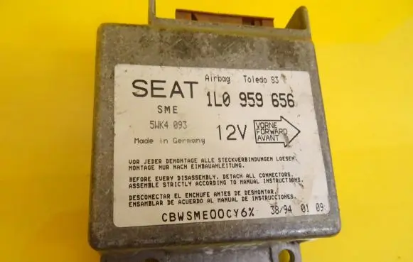 Volkswagen Golf III Airbag control unit/module 1L0959656