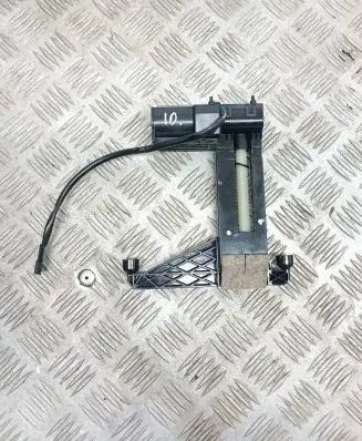 BMW 5 E60 E61 Seat adjustment motor 7121095 8318934 850301201