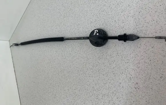 Volkswagen Touran I Front door cable line 1T0837085A