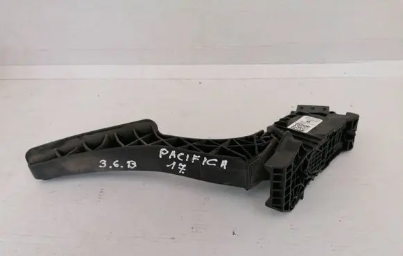 Chrysler Pacifica Accelerator throttle pedal 04581677AB